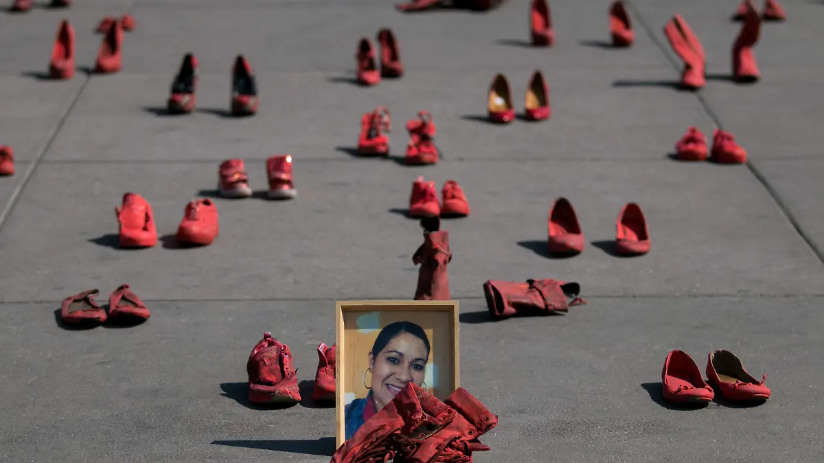 738289_Zapatos Rojos Zócalo-1_impreso